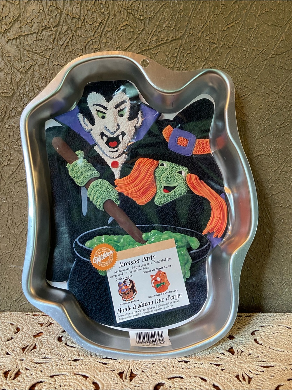 WILTON Vintage 90s Monster Party Halloween Cake Pan Dracula Vampire Witch